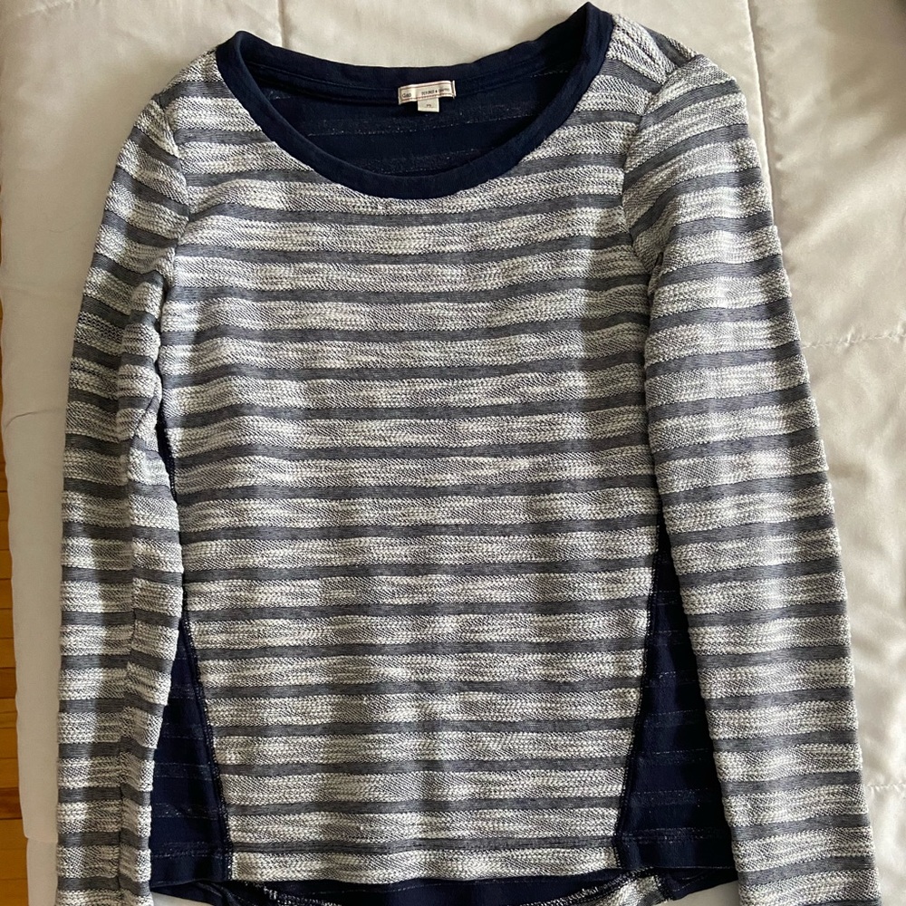 STRIPED NAVY SWEATER
